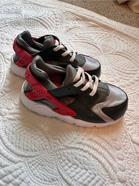 Nike EUC tennis shoes red/gray